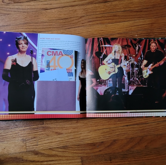 THE CMA AWARDS VAULT - Picture 13 of 16